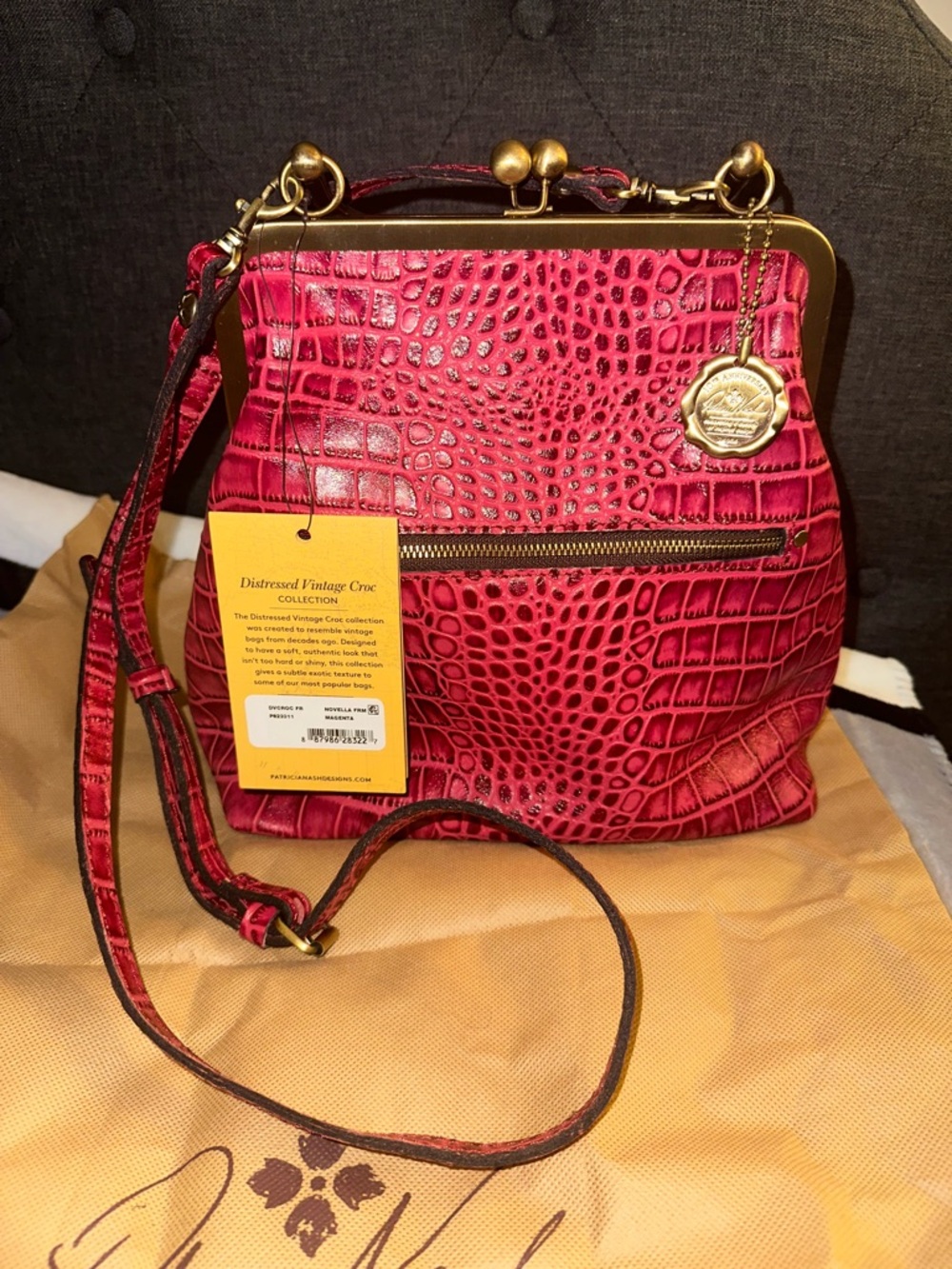 Patricia Nash (new w/tags) Distressed dark pink Vintage Croc Pink Kisslock